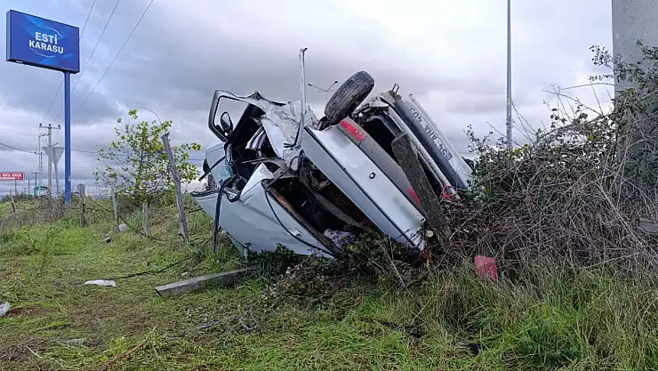 Ciple çarpışan otomobil hurdaya döndü: 1'i ağır 2 yaralı