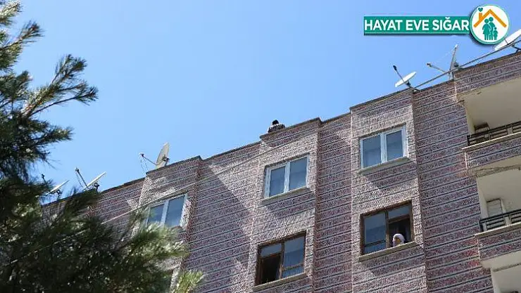 Çocuğunu görmek için intihar girişiminde bulunan babayı polis ikna etti