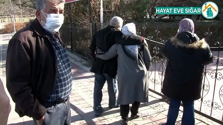 Çocukları kaçırılan aileler, adli tıp önünde bekliyor