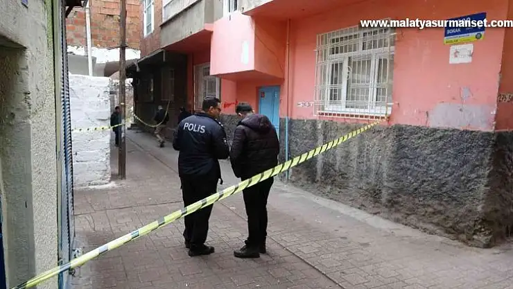 Çocuklarını eski eşinden isteyen baba, boşandığı eşinin kocası tarafından silahla vuruldu