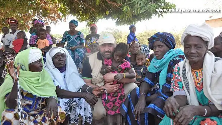 Çocukluk hayalini gerçekleştirmek için Afrika'ya gitti