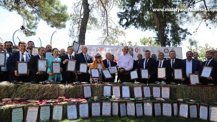 Coğrafi işaretli 60 ürün için tescil teslim töreni düzenledi