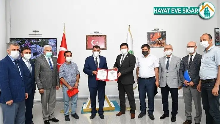 Covid-19'a karşı ilk güvenli hizmet belgesi Malatya'ya verildi