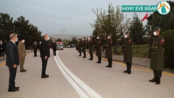 Cumhurbaşkanı Erdoğan, askerlerle iftar yaptı