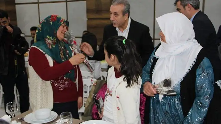 Cumhurbaşkanı Erdoğan HDP önündeki annelerin Kadınlar Günü'nü kutladı