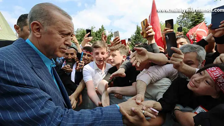 Cumhurbaşkanı Erdoğan merhum Cumhurbaşkanı Turgut Özal'ın kabrini ziyaret etti