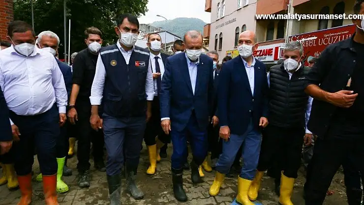 Cumhurbaşkanı Erdoğan, sel bölgesinde incelemelerde bulundu