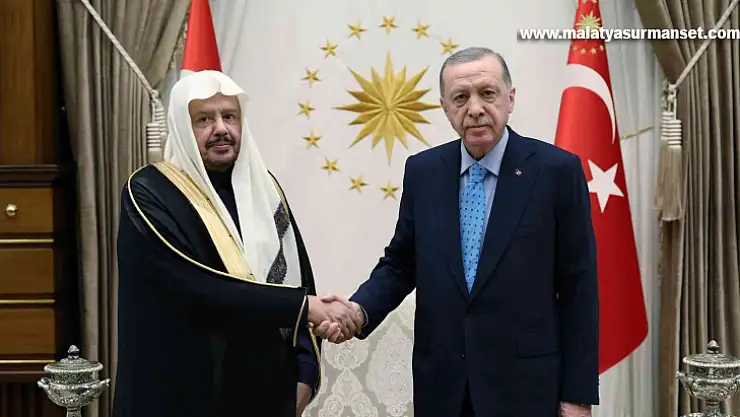 Cumhurbaşkanı Erdoğan, Suudi Arabistan Şura Meclisi Başkanı Abdullah Muhammed İbrahim Al-Sheikh'i kabul etti.