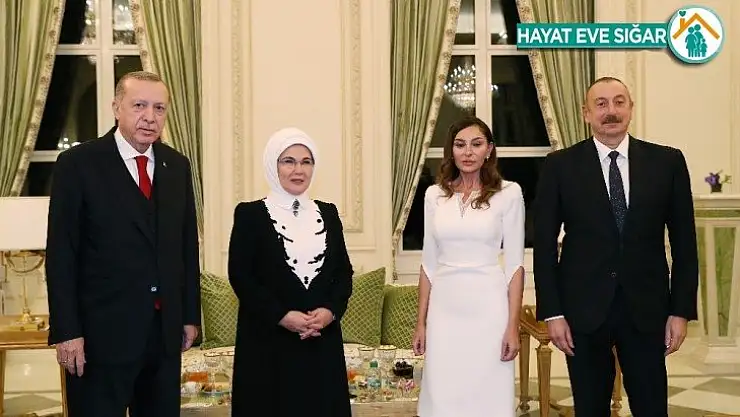 Cumhurbaşkanı Erdoğan ve eşi Emine Erdoğan Bakü'de resmi aile yemeğine katıldı