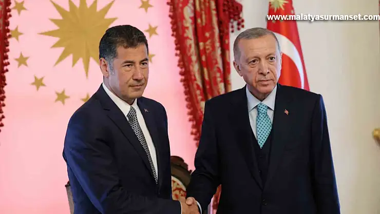 Cumhurbaşkanı Recep Tayyip Erdoğan, Sinan Oğan'ı Dolmabahçe Çalışma Ofisi'nde kabul etti.