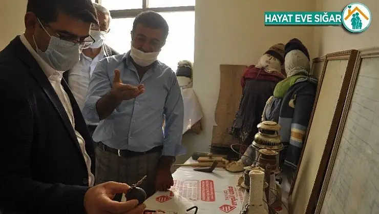 Dedelerinden kalan eşyaları müze kurdular