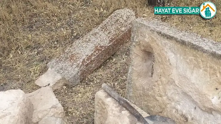 Define avcıları mezarlıkları tahrip etti