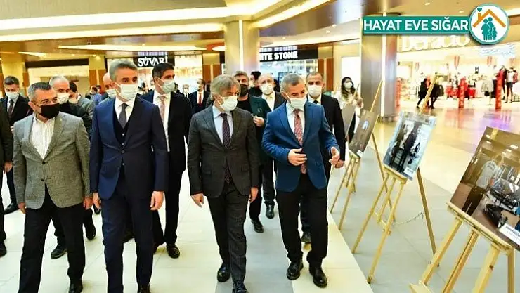 Demircan, 'covid-19 günlerinde yaşam' sergisinin açılışını yaptı