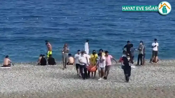 Denize giren yerleşik Rus kadın, boğulma tehlikesi yaşadı