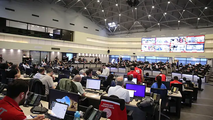 Deprem 13 Saniye Sürdü 184 Artçı Meydana Geldi