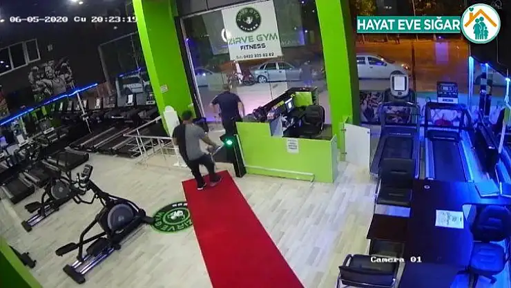 Deprem anı güvenlik kameralarına böyle yansıdı