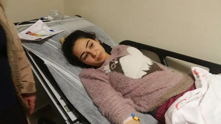 Deprem anında 2 kattan atlayan genç kız o anları anlattı