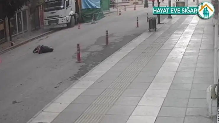 Deprem anında pencereden atladı, o anlar kamerada