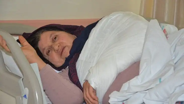 Deprem sırasında yaralananlar hastanede tedavi altında