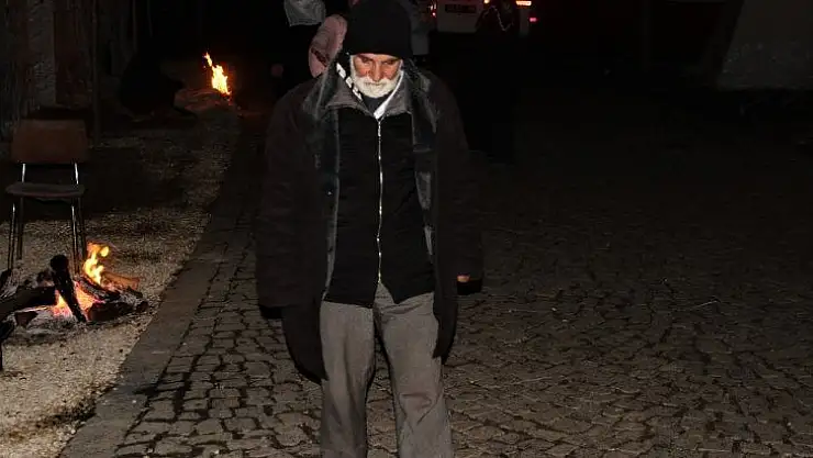 Depremde felçli adamın yürümeye başladığı iddiası