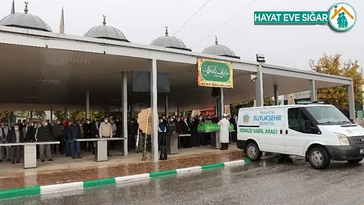Depremde ölen yaşlı adam memleketinde defnedildi