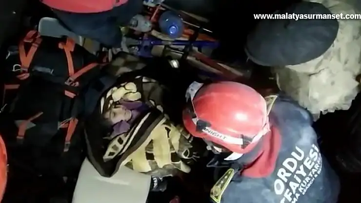 Depremden 25 saat sonra gelen mutluluk