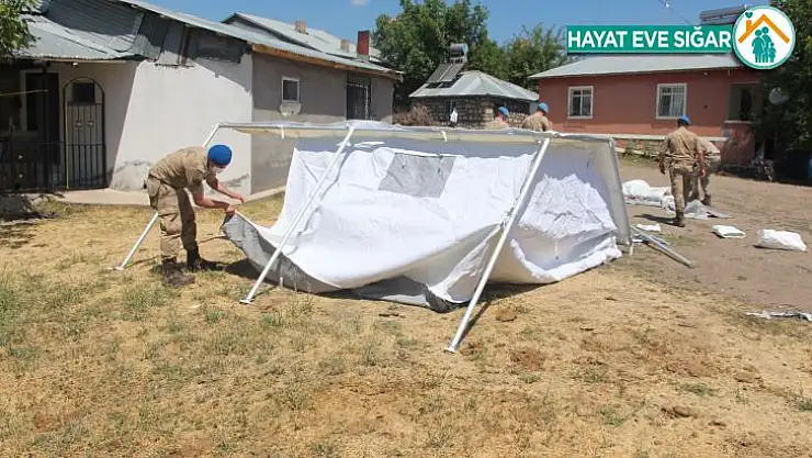 Depremin vurduğu köylerde çadırlar kurulmaya başlandı
