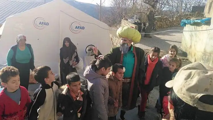 Depremzede çocuklara tiyatrolu destek