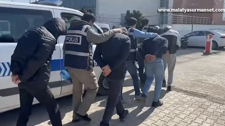 Depremzede evlerine dadadan 7 hırsızlık şüphelisi yakalandı