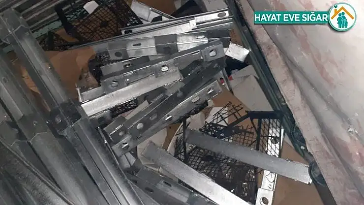 Depremzede konutlarından demir çalan 4 kişi yakalandı