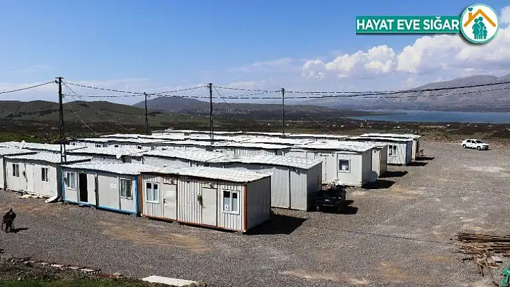 Depremzedelerin kaldığı konteynerler dezenfekte ediliyor, ihtiyaçları karşılanıyor