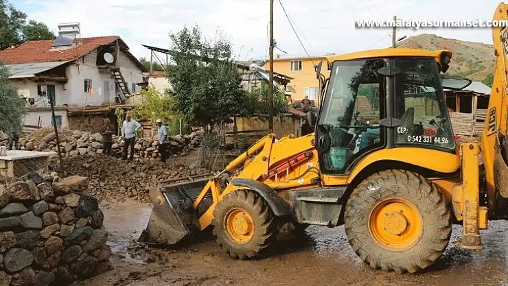 Dere taşınca sel yaşandı, o anlar kamerada