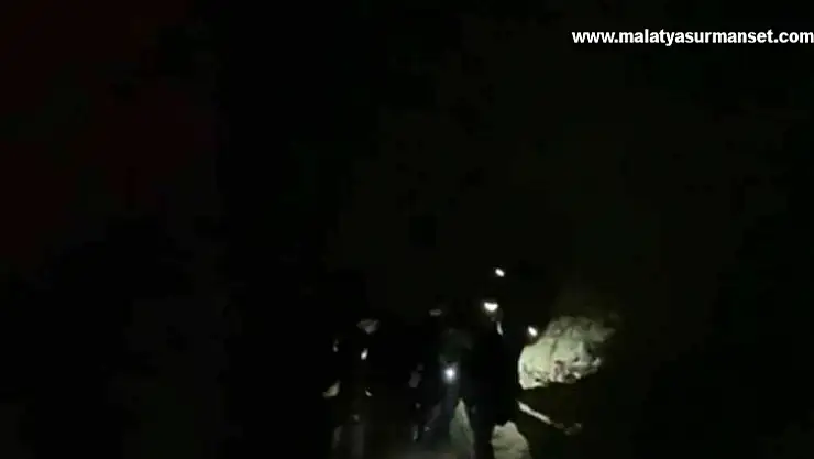 Dereye uçan araç yandı, sürücü hayatını kaybetti