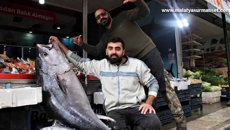 Dev orkinos görenleri hayretler içinde bıraktı