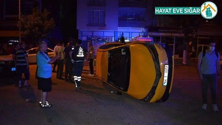 Devrilen otomobilden burnu bile kanamadan çıktı