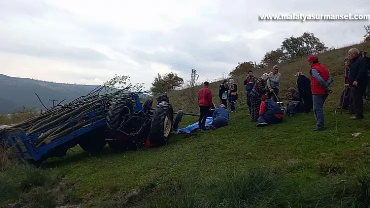 Devrilen traktörün altında kalan sürücü hayatını kaybetti