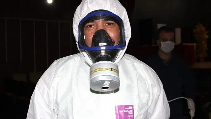 Dezenfekte yapan engelli şahıs 'Milli mesele' diyerek izne ayrılmadı