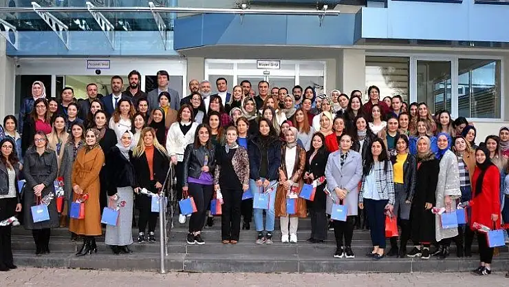 Dicle Elektrik 8 Mart Kadınlar Günü'nü erken kutladı