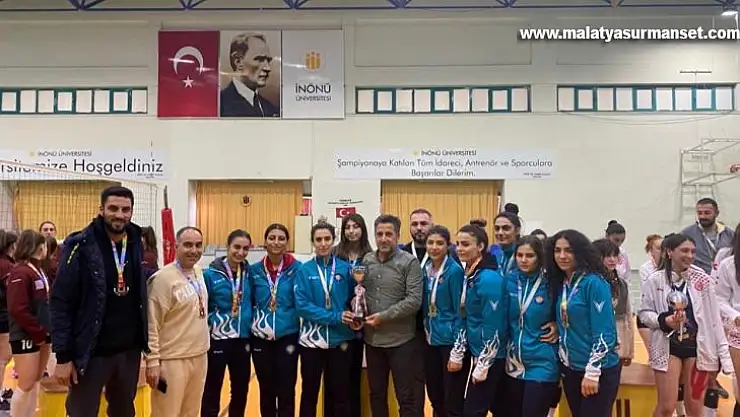 Dicle Üniversitesi kadın voleybol takımı namağlup şampiyon