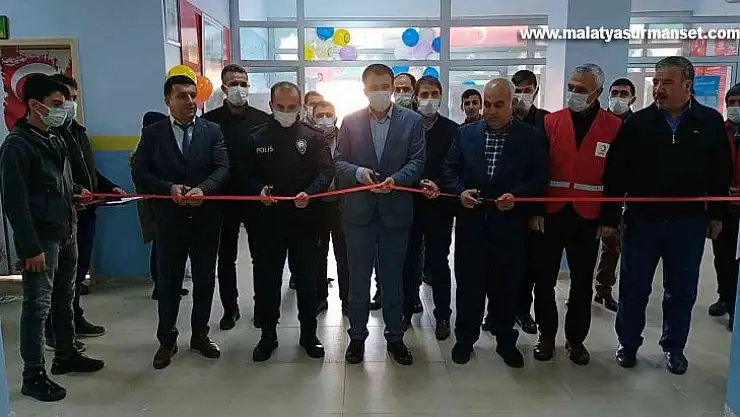 Dicleli öğrenciler projelerini TÜBİTAK fuarında sergiledi