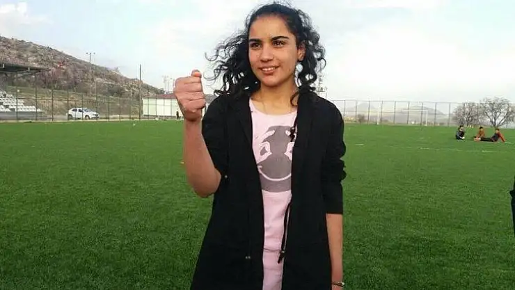 Dicleli Zeliha'nın bilek güreşi başarısı