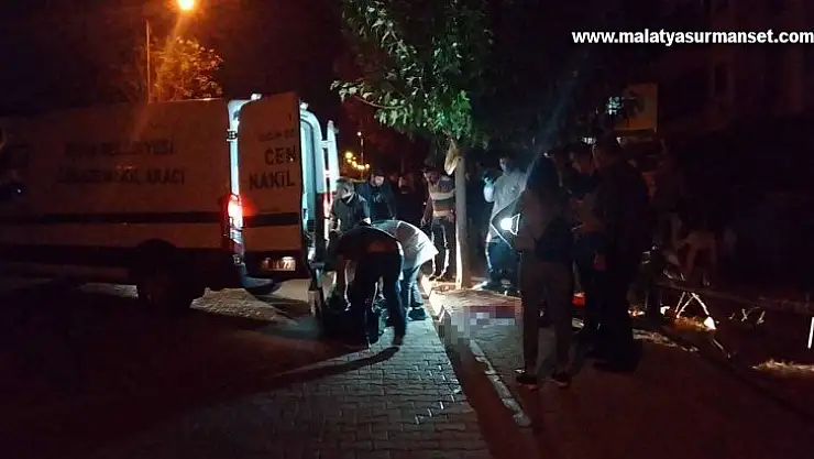 Didim'de bir kişi kaldırımda silahla vurulmuş hale bulundu