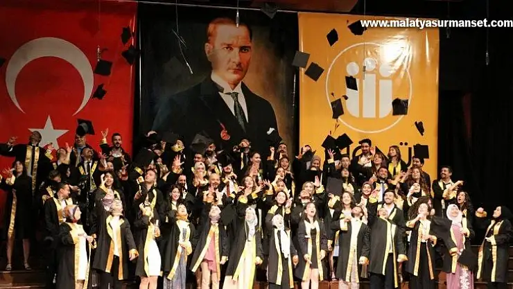 Diş hekimi öğrencilerinin mezuniyet sevinci