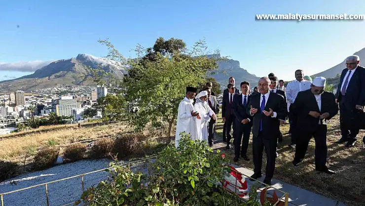 Dışişleri Bakanı Çavuşoğlu, Cape Town'da Türk vatandaşlarıyla bir araya geldi