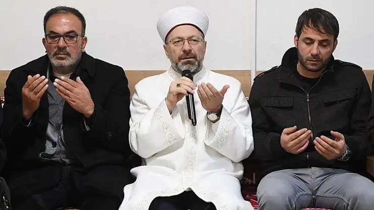 Diyanet İşleri Başkanı Erbaş'tan depremde yakınını kaybedenlere taziye ziyareti