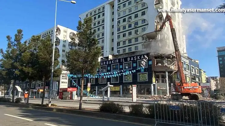 Diyar Galeria İş Merkezinin yıkım çalışması durduruldu
