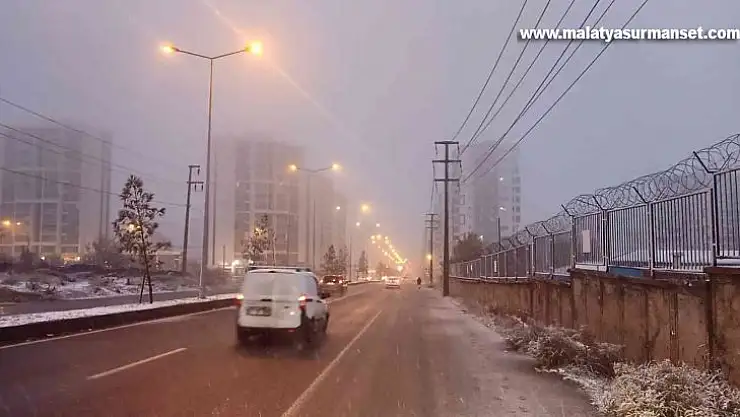 Diyarbakır'a mevsimin ilk karı yağdı