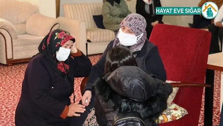 Diyarbakır annelerinden Malatyalı şehidin ailesine taziye ziyareti
