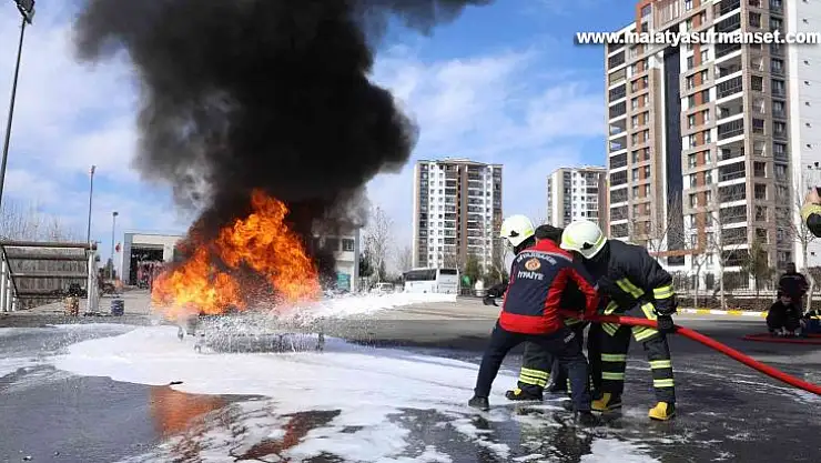 Diyarbakır Büyükşehir Belediyesi itfaiye ekiplerinden 6 bin 740 yangına müdahale