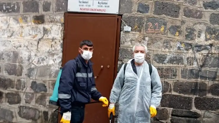 Diyarbakır Büyükşehir Belediyesi ibadethaneleri dezenfekte etti